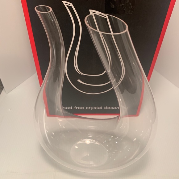 Hand Blown Artisan: Unique Shaped Lead Free Crystal Wine Decanter - Picture 4 of 8